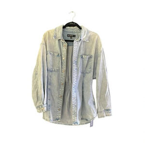 BLANK NYC Women's Light Wash Cinched Back Denim Shacket Shirt Size Small